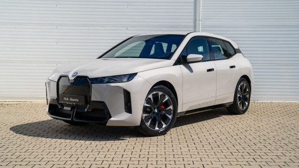 BMW iX xDrive60